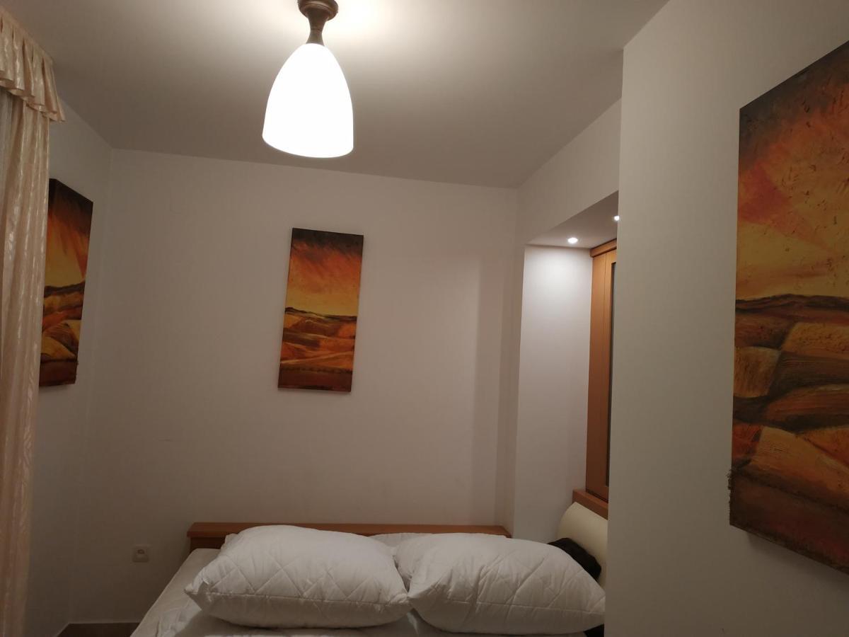 Zoya + Garaz Apartmán *